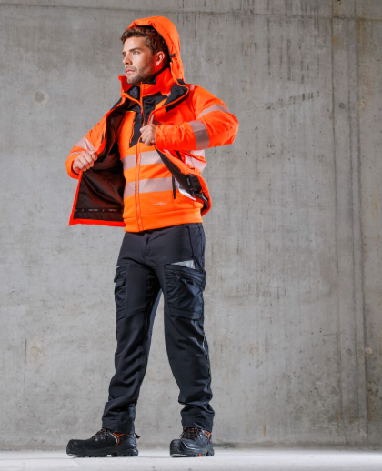 DX477 con la chaqueta abierta