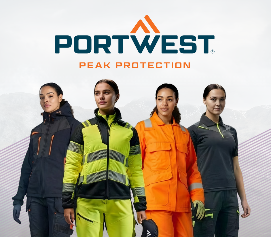 Cuatro mujeres con ropa de trabajo est&aacute;n una al lado de la otra. Al fondo se aprecia un paisaje monta&ntilde;oso tenue con un patr&oacute;n de franjas. En la parte superior aparece el logotipo azul y naranja del fabricante Portwest.