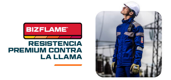 Logotipo de la colección Bizflame en rojo, negro y naranja con la leyenda: Máxima resistencia ignífuga. Junto a él, se muestra la imagen de un trabajador vestido con ropa de protección azul, guantes y casco blanco, mirando hacia arriba. Al fondo se ven cables eléctricos y un poste de electricidad. Se incluye un enlace a la colección Bizflame.