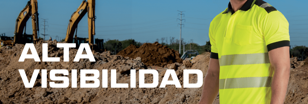 Trabajadores con un polo amarillo de advertencia frente a un fondo de construcción con grúas naranjas, líneas eléctricas y montículos de tierra. Las letras blancas dicen "Alta visibilidad".