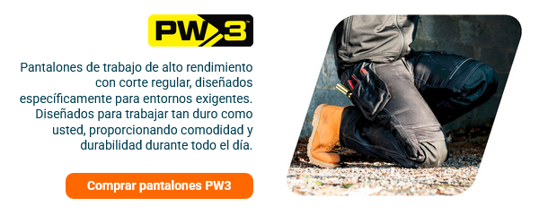 Breve introducción a la colección PW3 con un primer plano de un trabajador con ropa de trabajo negra y botas beige arrodillado en el suelo de grava. Se proporciona un enlace a la colección PW3.