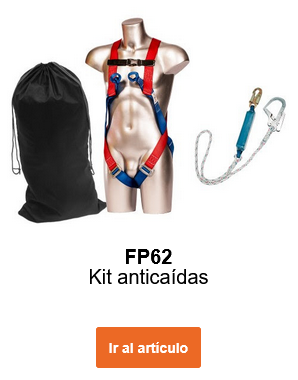 Imagen del conjunto de protección con absorbedor de energía FP62 en rojo y azul sobre un maniquí. A su lado la bolsa negra y el elemento de conexión. Enlace a la página del artículo.